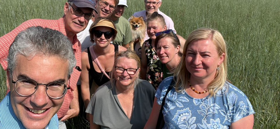 group picture on Kernza field
