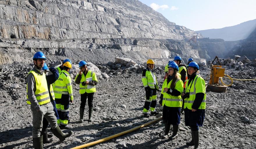 Multidisciplinary team of REXSAC researchers at the Aitik copper mine, Norrbotten, Swedish Arctic. They are all wearing yellow vests.